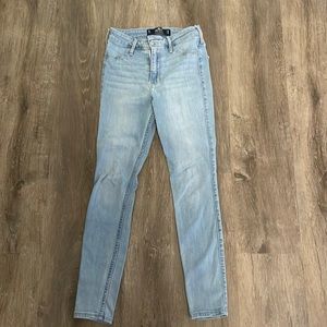 Light wash skinny jeans